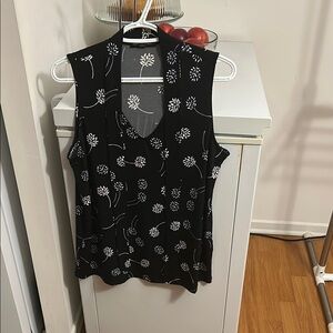 ⭐️38. Black and White Sleeveless Blouse with V-Neck